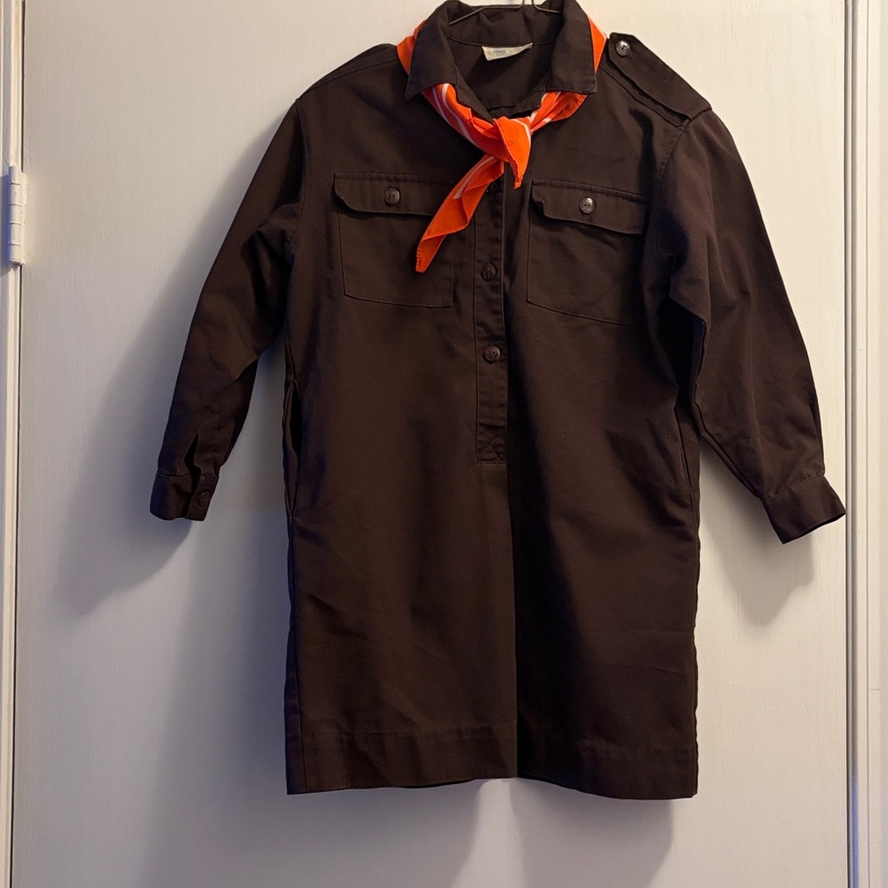 80’s Girl Guide Brownie uniform,Pixie pin,sash,and scarf. Ptp 17”